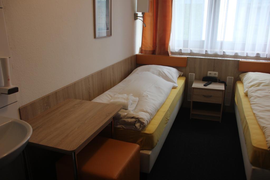 Airport-Hotel Zum Taubengrund Kelsterbach Exteriér fotografie