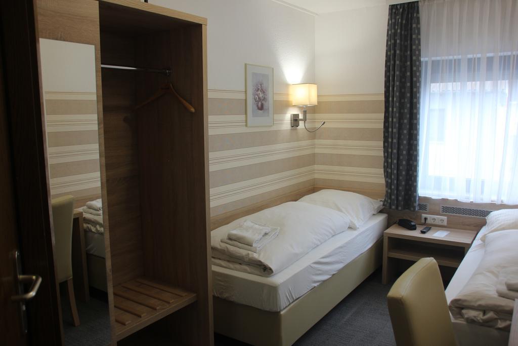 Airport-Hotel Zum Taubengrund Kelsterbach Exteriér fotografie